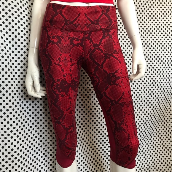 Lululemon Vent It Out Crop Mini Ziggy Snake Red Tide Cranberry Tights Size 6 - Picture 5 of 17